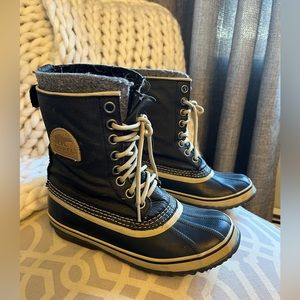 Short Sorel winter boot.  Size 7